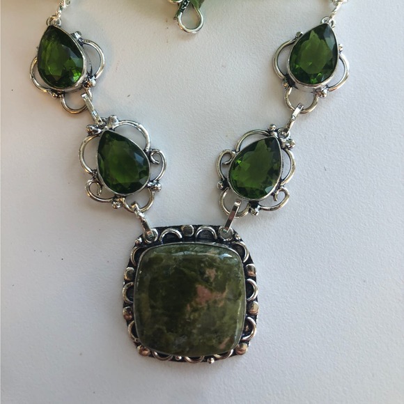925 Sterling Teardrop Peridot & Unakite Necklace 19" - Picture 4 of 5
